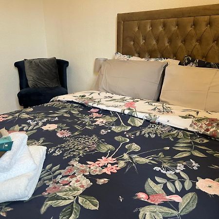 Grand Bleu - London - Next To Piccadilly Line Tube Station & Brand New Facilities Hotel Eksteriør billede