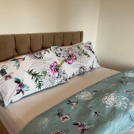 Grand Bleu - London - Next To Piccadilly Line Tube Station & Brand New Facilities Hotel Eksteriør billede
