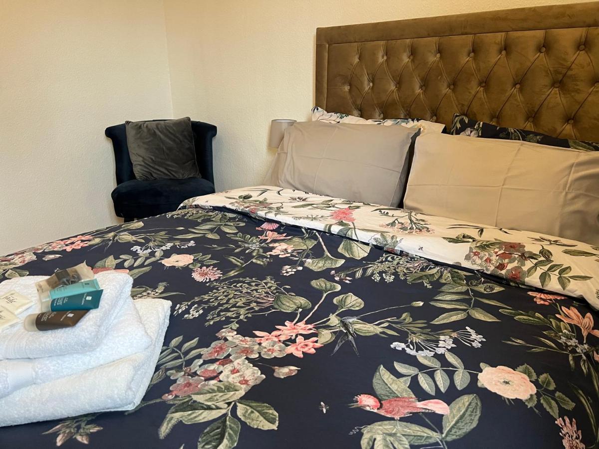 Grand Bleu - London - Next To Piccadilly Line Tube Station & Brand New Facilities Hotel Eksteriør billede
