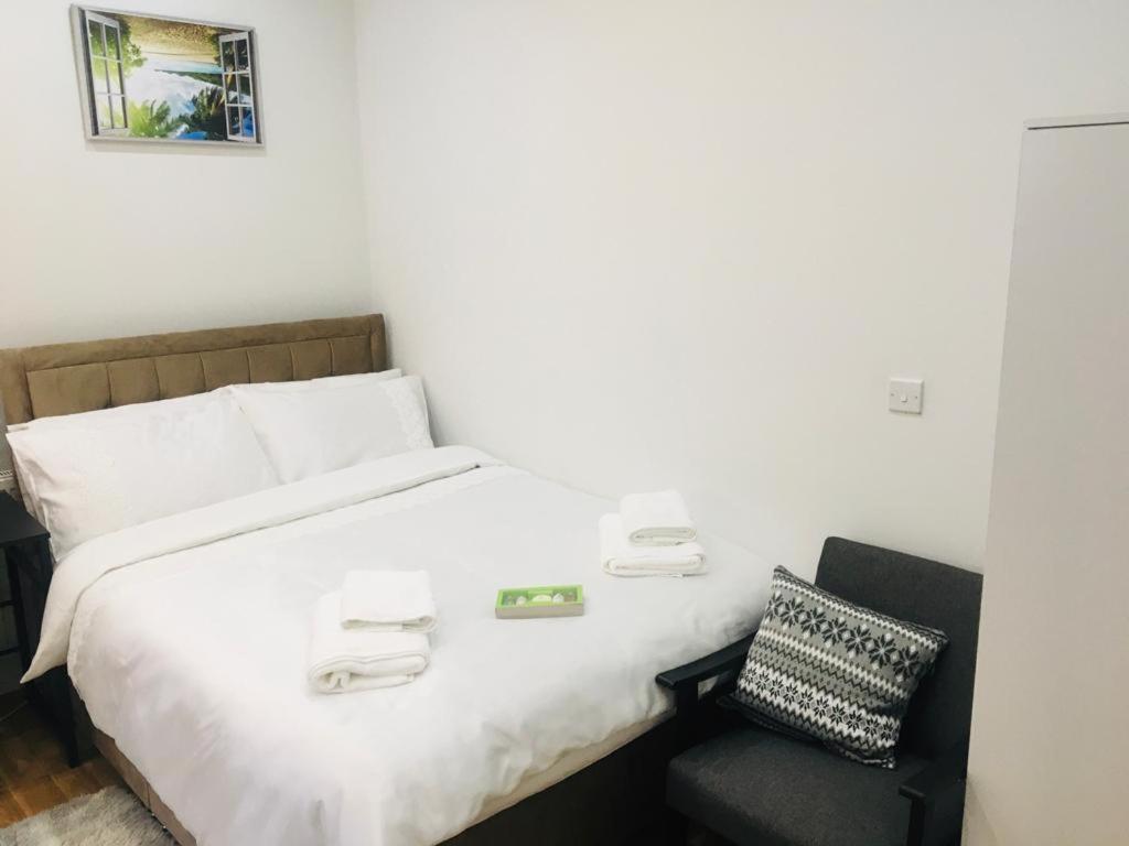 Grand Bleu - London - Next To Piccadilly Line Tube Station & Brand New Facilities Hotel Eksteriør billede