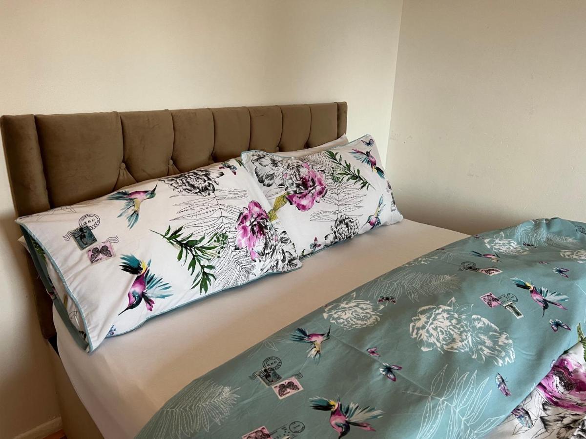 Grand Bleu - London - Next To Piccadilly Line Tube Station & Brand New Facilities Hotel Eksteriør billede