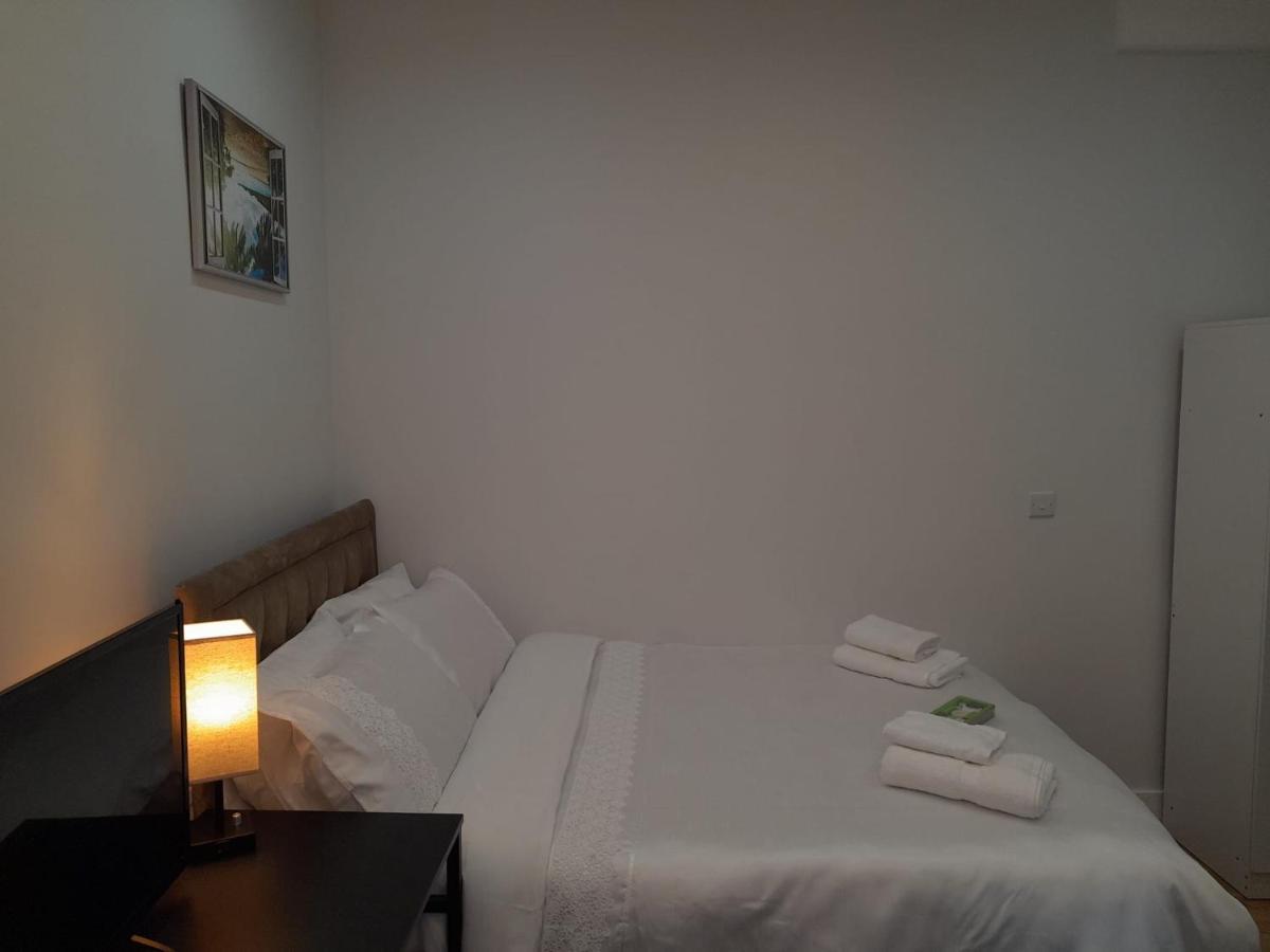 Grand Bleu - London - Next To Piccadilly Line Tube Station & Brand New Facilities Hotel Eksteriør billede