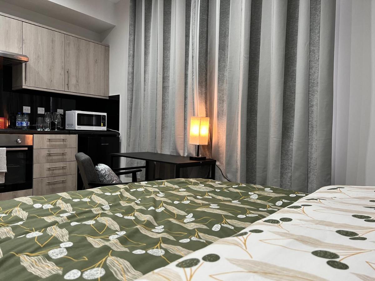 Grand Bleu - London - Next To Piccadilly Line Tube Station & Brand New Facilities Hotel Eksteriør billede