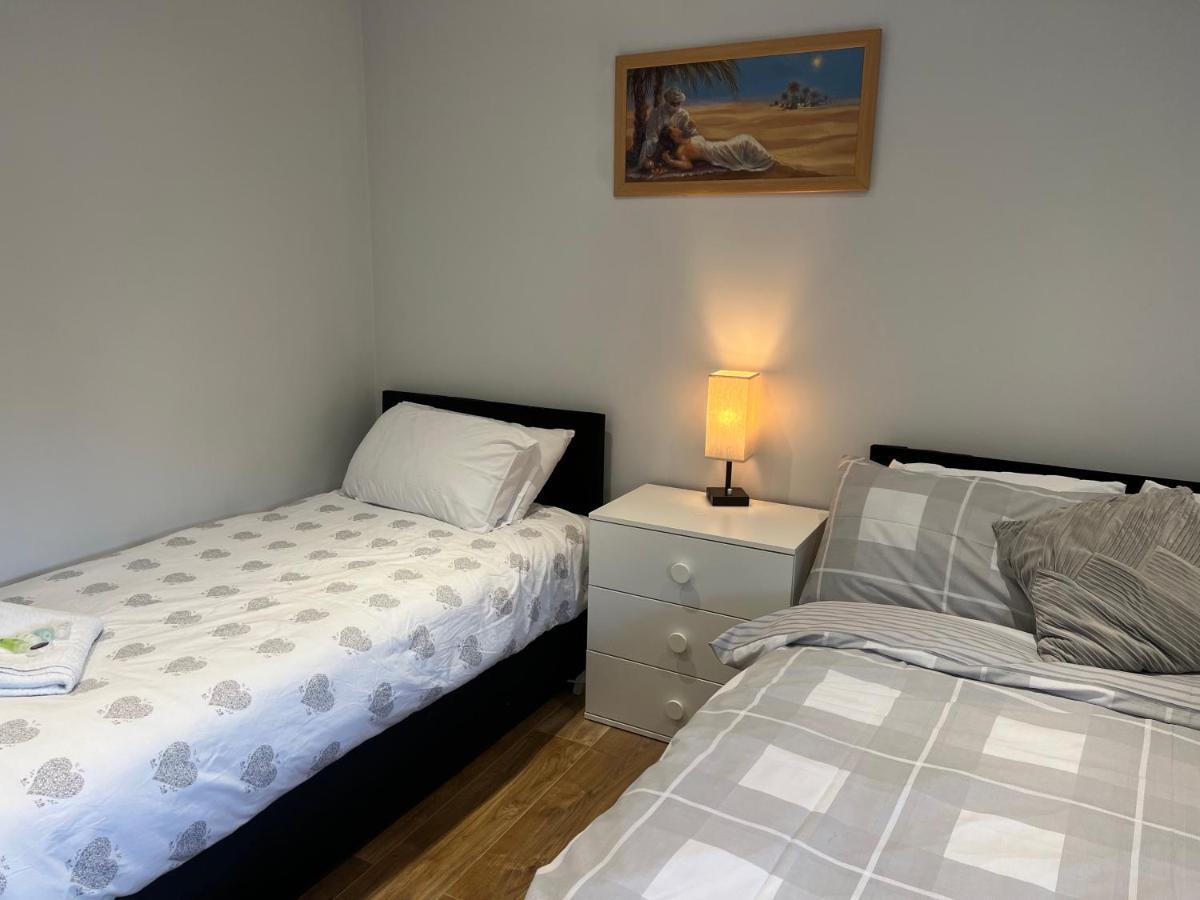 Grand Bleu - London - Next To Piccadilly Line Tube Station & Brand New Facilities Hotel Eksteriør billede