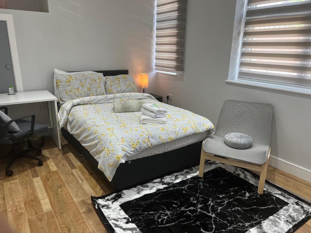 Grand Bleu - London - Next To Piccadilly Line Tube Station & Brand New Facilities Hotel Eksteriør billede