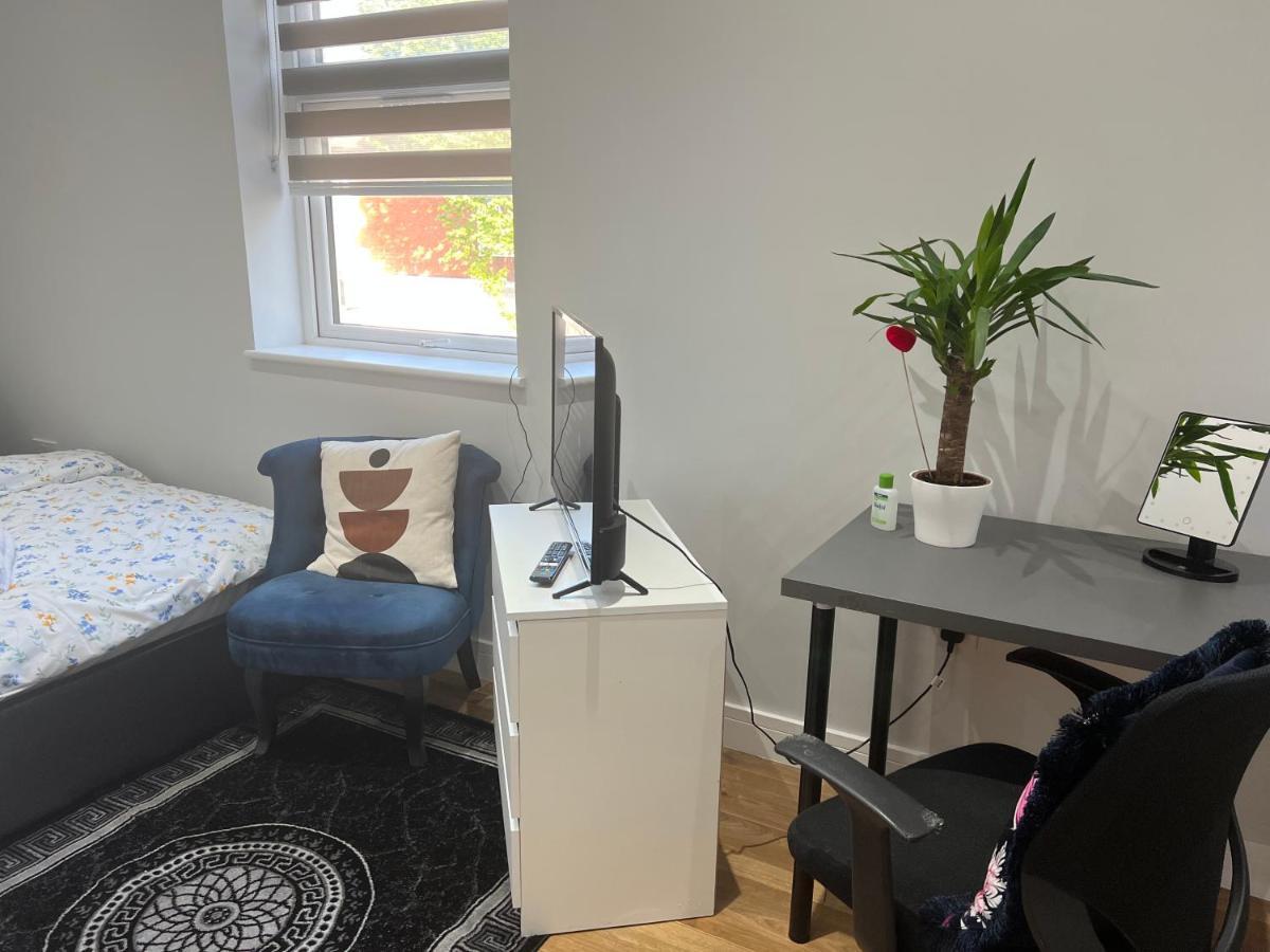 Grand Bleu - London - Next To Piccadilly Line Tube Station & Brand New Facilities Hotel Eksteriør billede