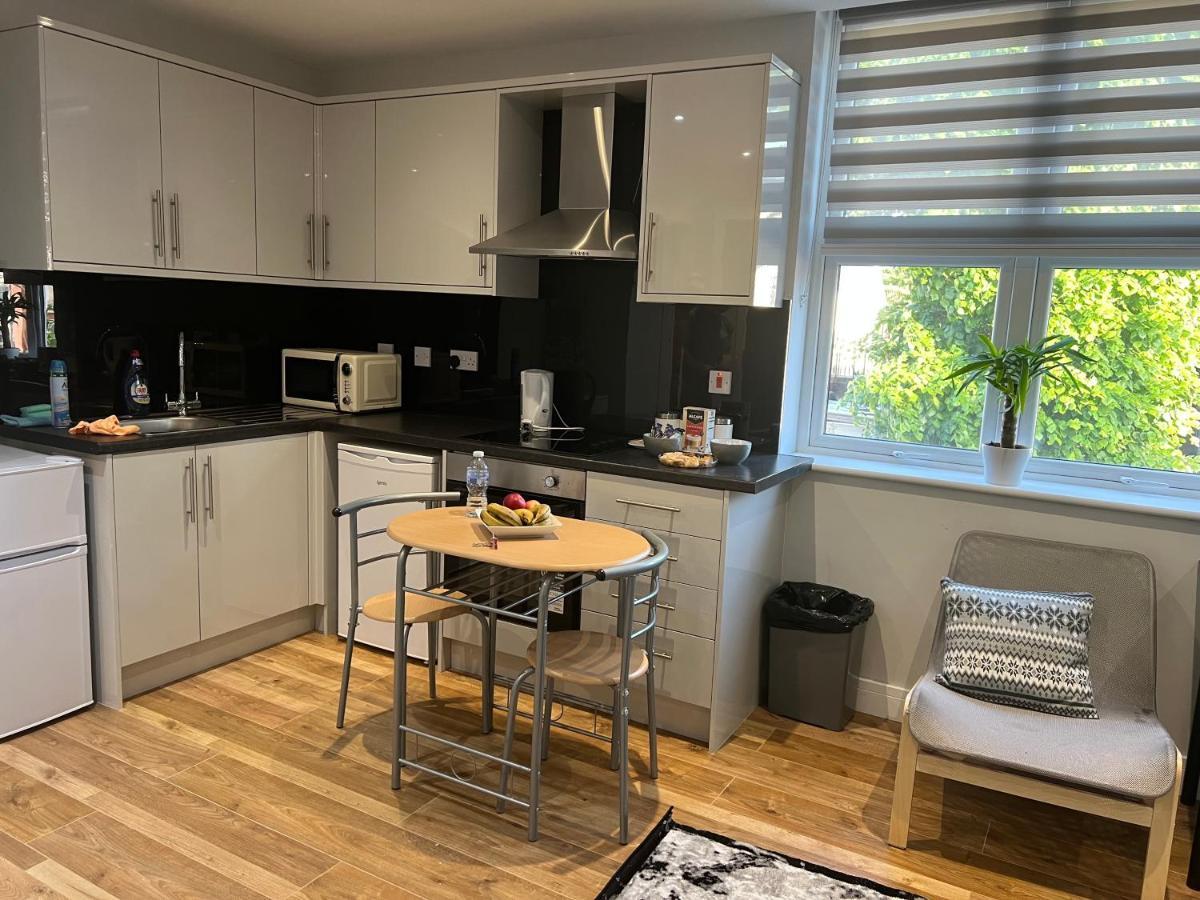 Grand Bleu - London - Next To Piccadilly Line Tube Station & Brand New Facilities Hotel Eksteriør billede