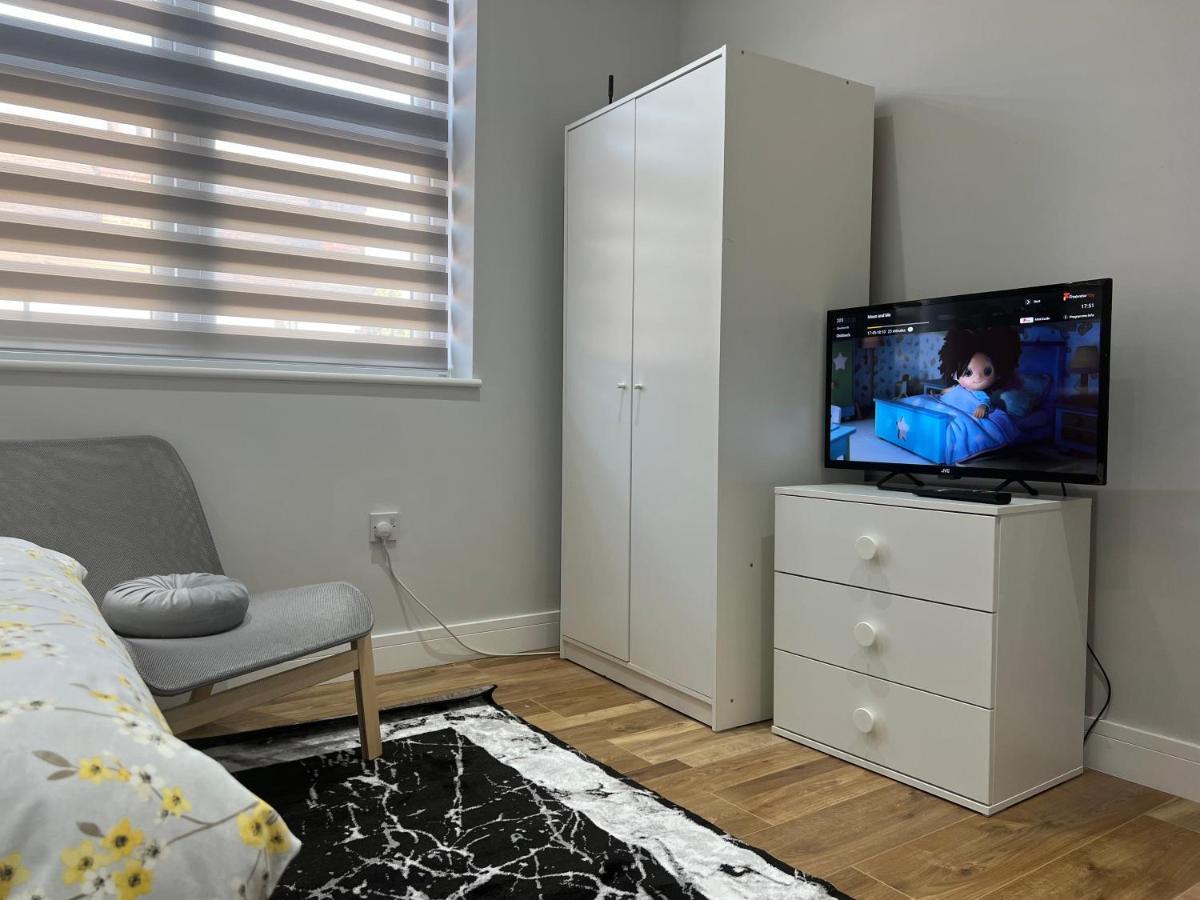 Grand Bleu - London - Next To Piccadilly Line Tube Station & Brand New Facilities Hotel Eksteriør billede
